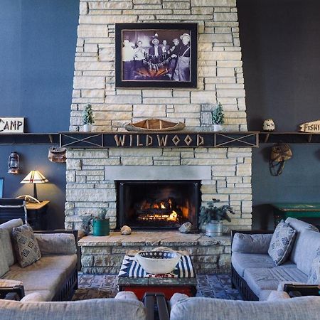 Wildwood Lodge & Suites Clive Luaran gambar