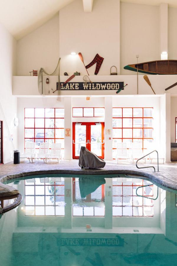Wildwood Lodge & Suites Clive Luaran gambar